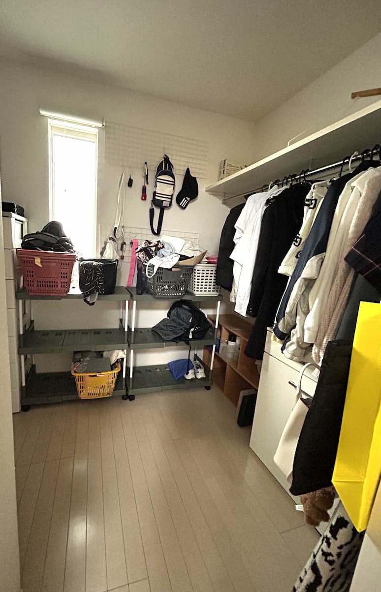 クローゼットの中の物が少なくなりすっきりした様子