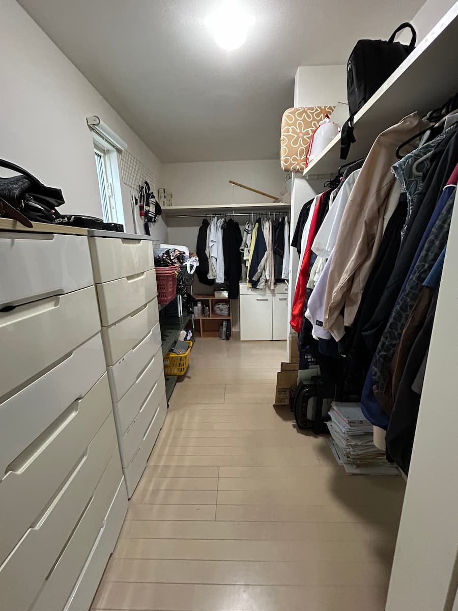 クローゼットの中の物が少なくなりすっきりした様子